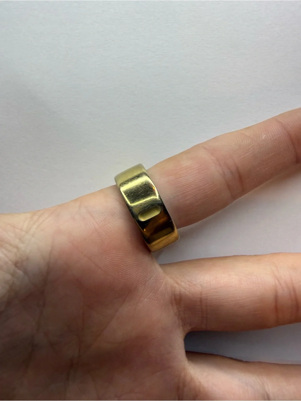 Oura Ring gen 4 gold ring size 6